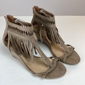 👡JustFab “Shenandoah” tan taupe fringe ankle wrap wedges size 11